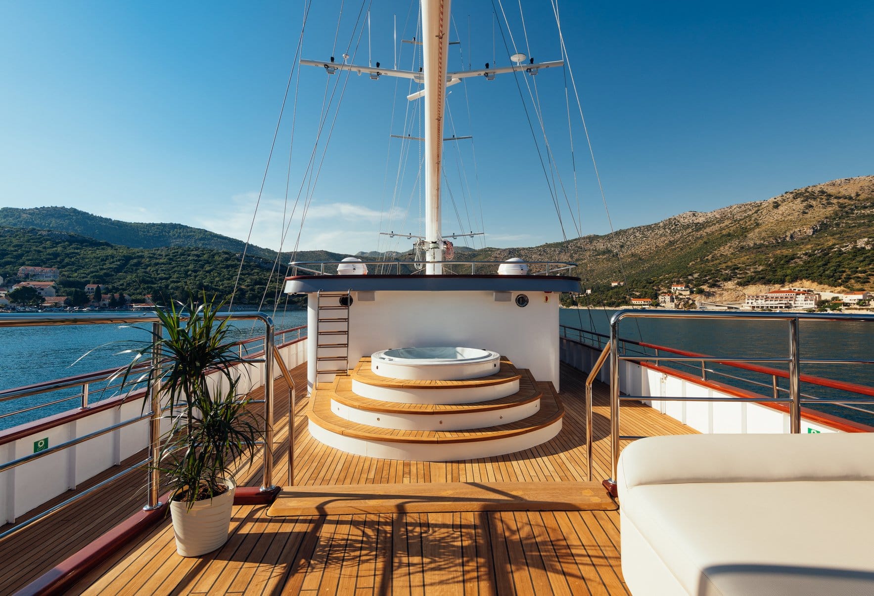 Corsario Yacht Charter Exterior