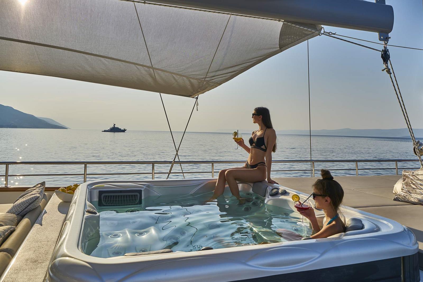 Dalmatino Yacht Charter Exterior