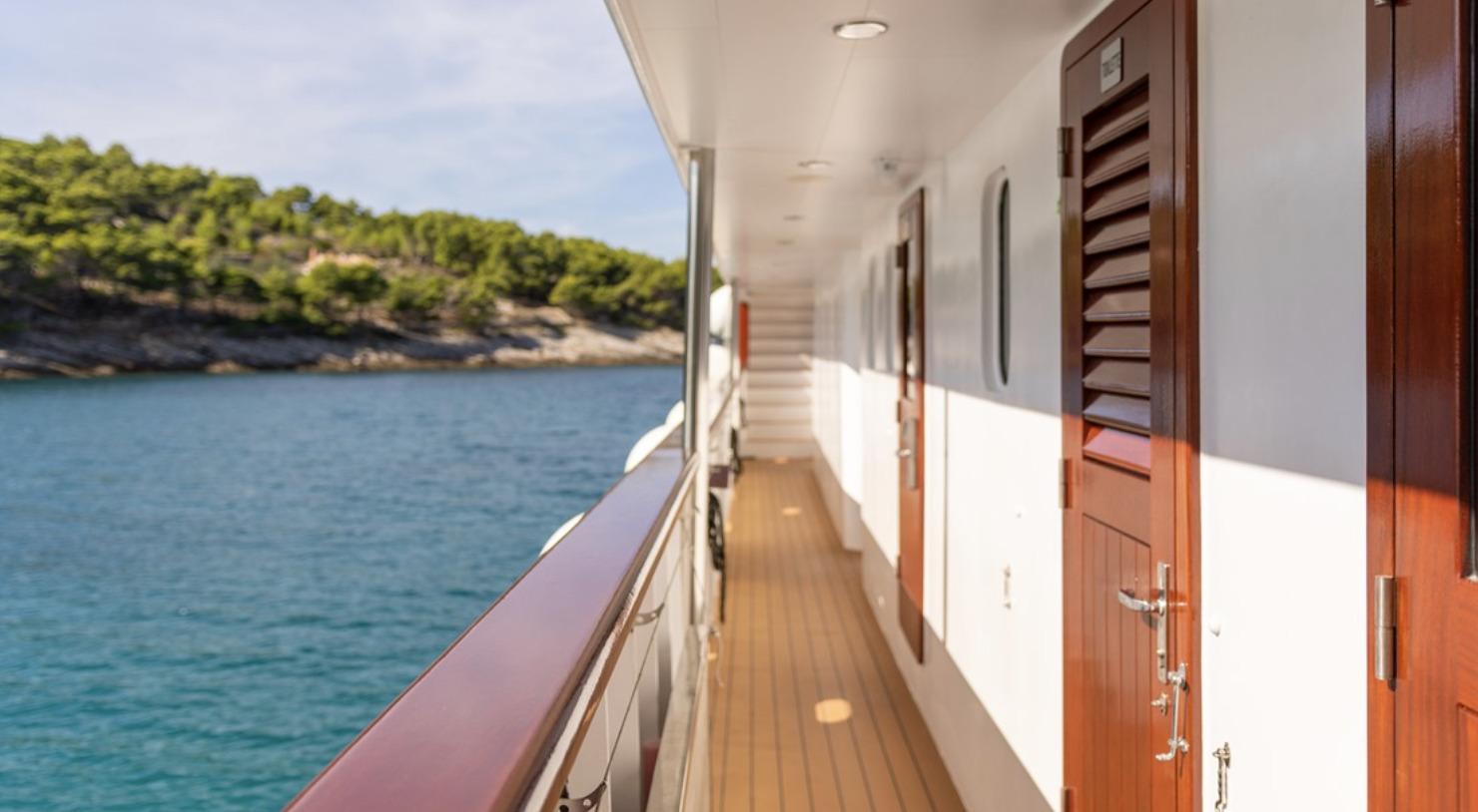 Ohana Yacht Charter Exterior