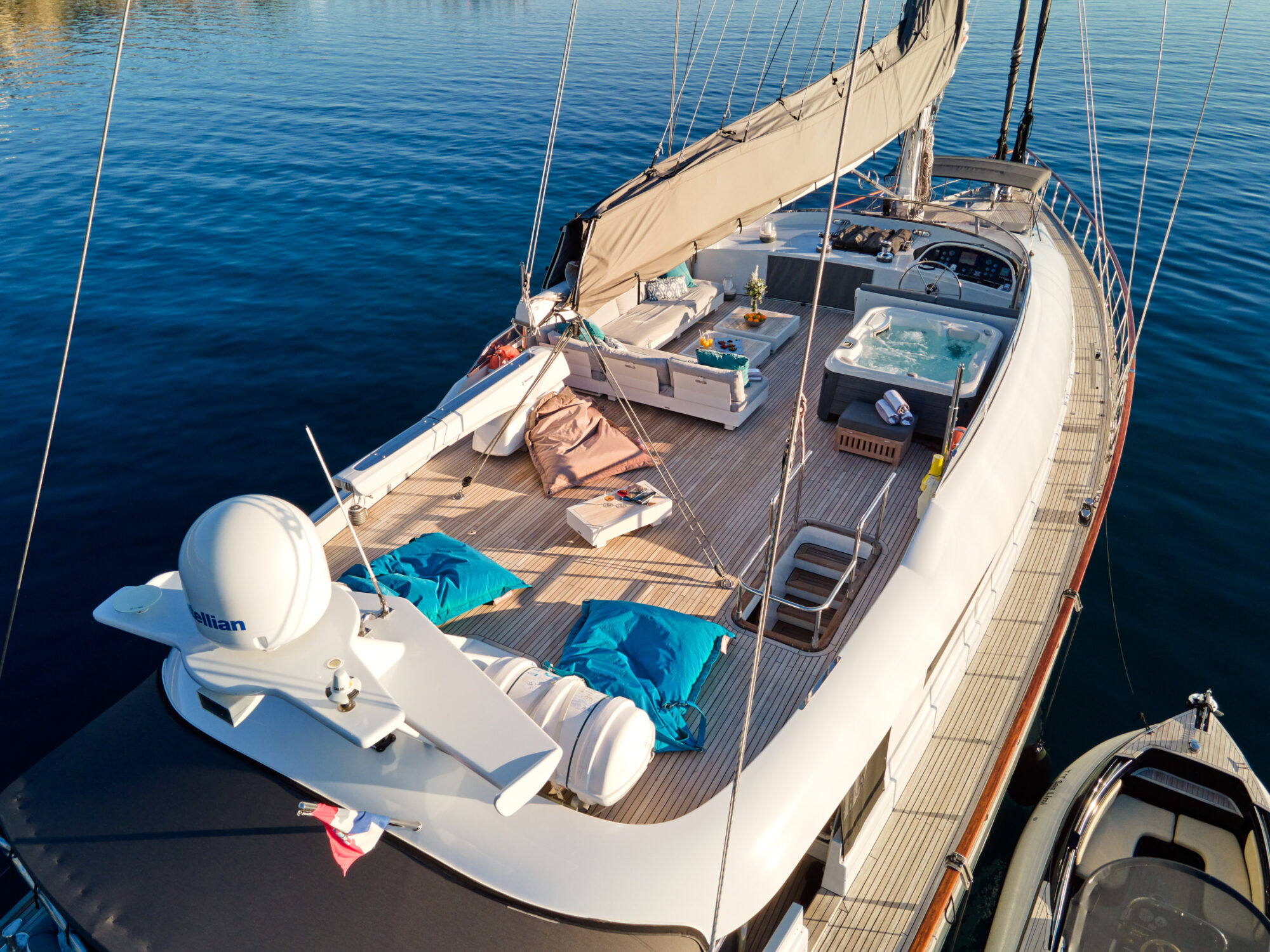 San Limi Yacht Charter Exterior