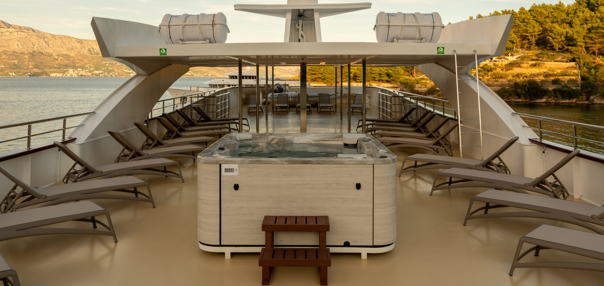 Ohana Yacht Charter Exterior