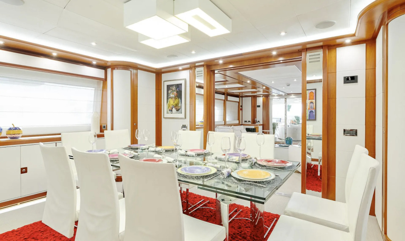 Noblesse Yachts
