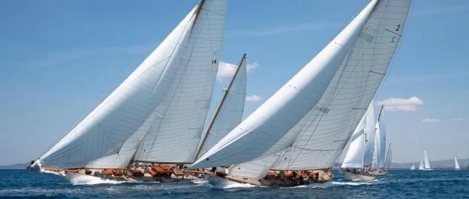 Noblesse Yachts 1914 SUMURUN vs 1926 HALLOWE’EN (Both build by William Fife III)