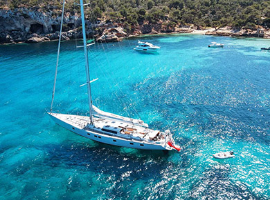 Yacht Elton