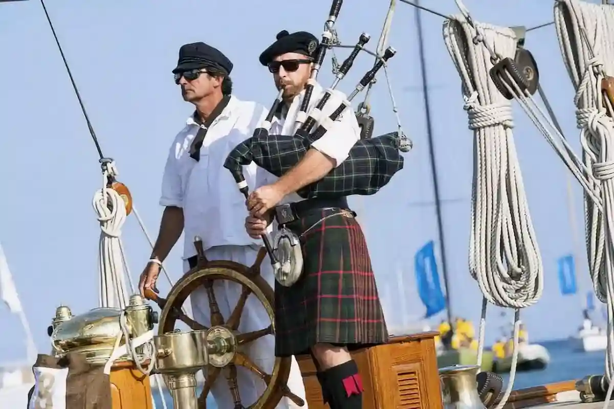 Bagpiper Moonbeam Saint Tropez