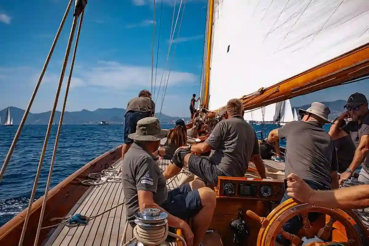 Noblesse Yachts, Hallowe'en, Oliva Cigars, Proficar, Profi-Tech