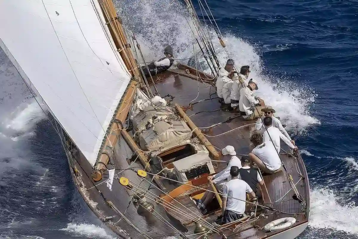 Noblesse Yachts