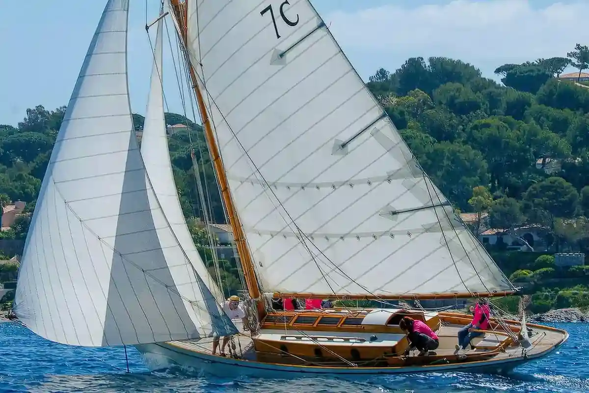 Noblesse Yachts