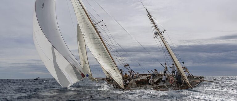 Yacht Sky 1890