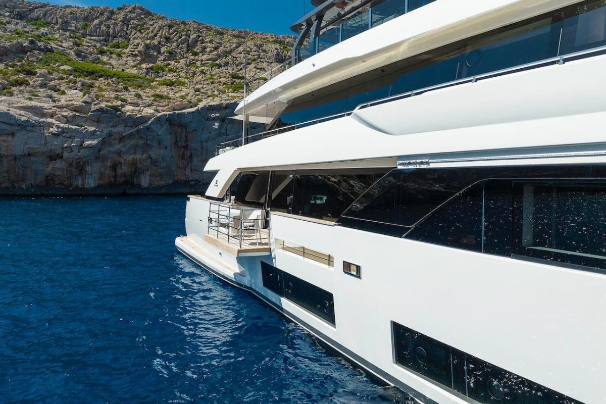 Yacht Acqua Ferretti Charter
