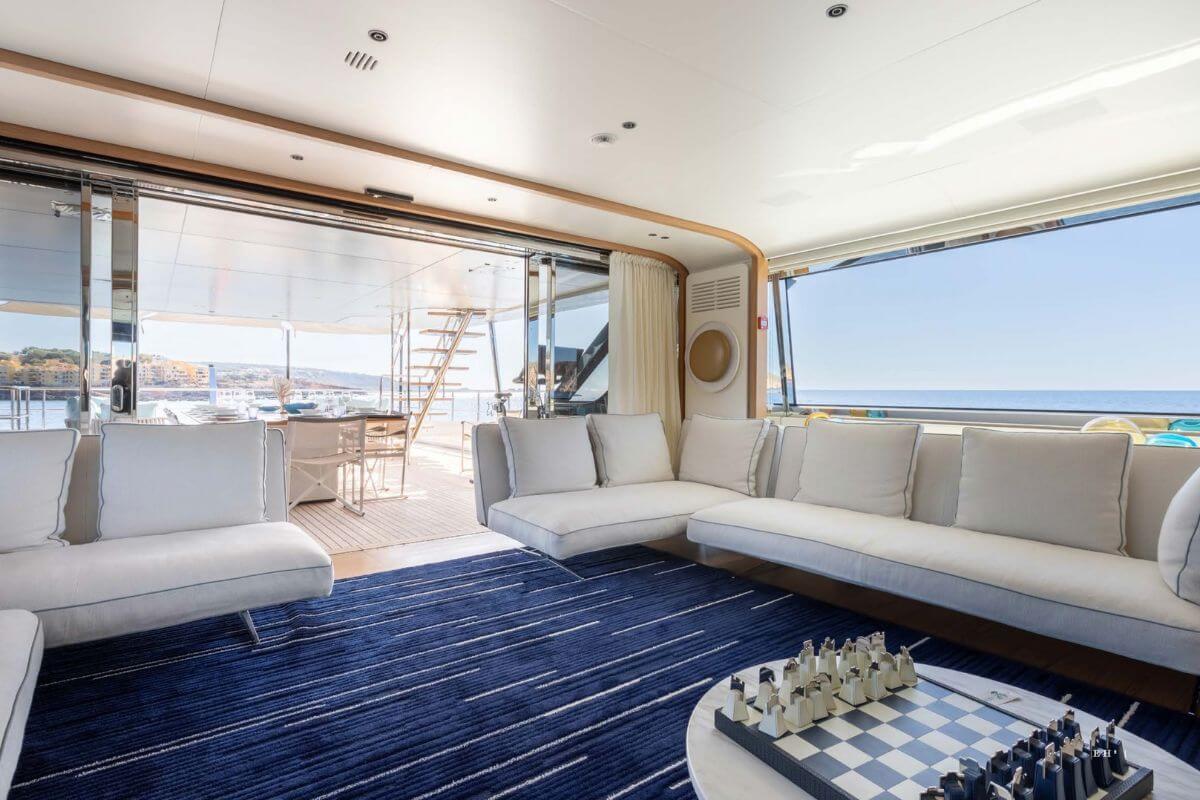 Yacht EH2