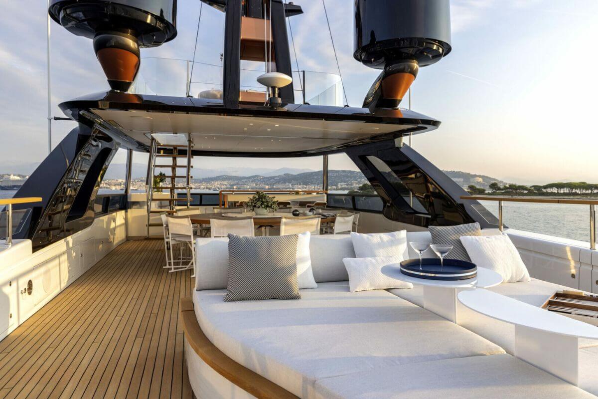 Yacht EH2