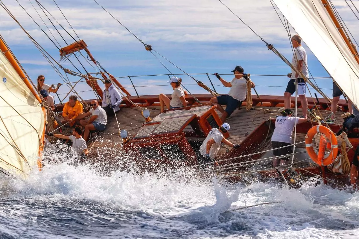 Yacht Sky 1890